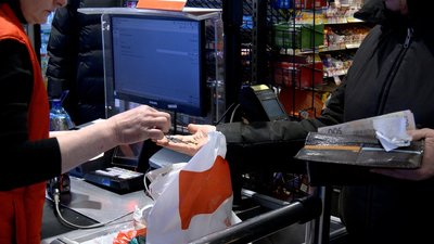 Паперові 1, 2, 5 і 10 гривень вивели з обігу: що робити зі старими купюрами Паперові 1, 2, 5 і 10 гривень вивели з обігу: що робити зі старими купюрами