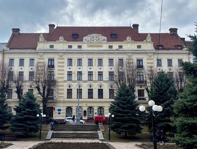 Від вовчого лісу до театру: як змінювалася Театральна площа у Чернівцях за понад двісті років Від вовчого лісу до театру: як змінювалася Театральна площа у Чернівцях за понад двісті років