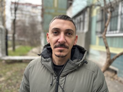 "Втекла під час транспортування". У середмісті Дніпра самиця павича майже тиждень сидить на дереві "Втекла під час транспортування". У середмісті Дніпра самиця павича майже тиждень сидить на дереві