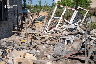 84-річного чоловіка діставали з-під завалів: РФ ударила по Одещині вдень 31 липня 84-річного чоловіка діставали з-під завалів: РФ ударила по Одещині вдень 31 липня