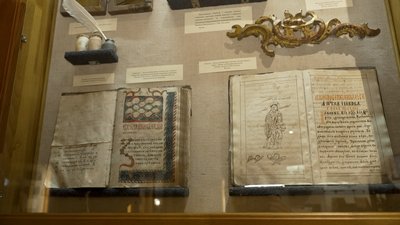 Чорнила, що вбивали: у музеї в Острозі розповіли, чим писали книжки у XVI–XVII століттях Чорнила, що вбивали: у музеї в Острозі розповіли, чим писали книжки у XVI–XVII століттях