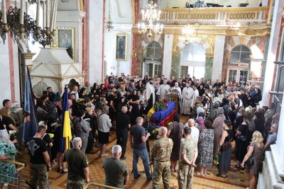 У Луцьку попрощалися з 43-річним бійцем Валерієм Скрицьким У Луцьку попрощалися з 43-річним бійцем Валерієм Скрицьким