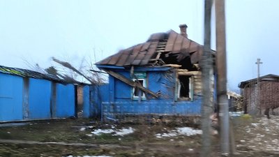 Пошкоджений житловий будинок та авто у Семенівці: армія РФ обстріляла Чернігівщину Пошкоджений житловий будинок та авто у Семенівці: армія РФ обстріляла Чернігівщину