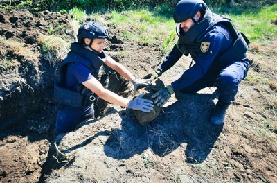 піротехніки, снаряди, вибухонебезпечні предмети піротехніки, снаряди, вибухонебезпечні предмети