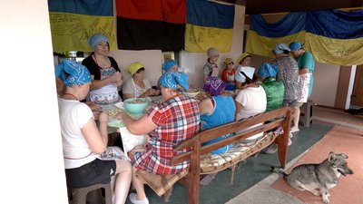 Вінницькі волонтери готують пельмені та вареники для оборонців Вінницькі волонтери готують пельмені та вареники для оборонців