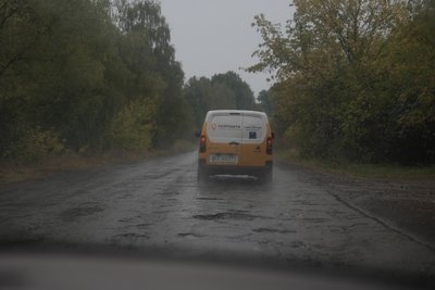 “Я спеціально газету виписав, щоб їздили”: як працює пересувне відділення “Укрпошти” на прикордонні Сумщини “Я спеціально газету виписав, щоб їздили”: як працює пересувне відділення “Укрпошти” на прикордонні Сумщини