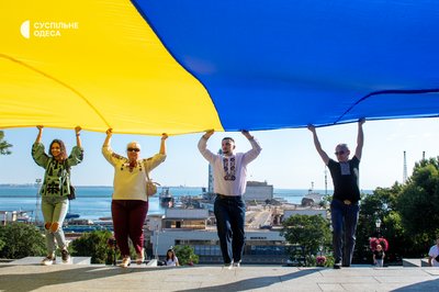 "Я не стримала сліз": в Одесі розгорнули 34-метровий прапор на День Незалежності