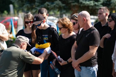 В Ужгороді попрощалися із полеглим захисником Віктором Яцолою