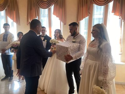 Олександр Симчишин привітав молодят Олександр Симчишин привітав молодят