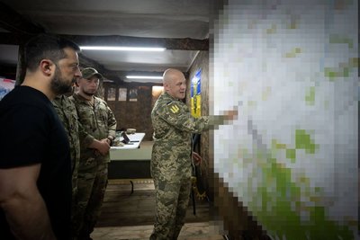 На Сумщині Президент відвідав пункт управління 225-го штурмового полку На Сумщині Президент відвідав пункт управління 225-го штурмового полку
