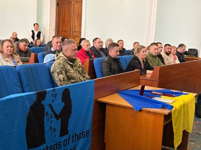 У Житомирі нагородили військового, який провів у полоні 32 місяці У Житомирі нагородили військового, який провів у полоні 32 місяці