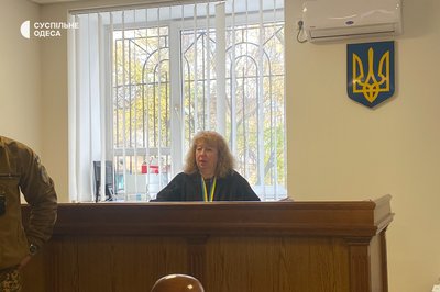 Суд в Одесі продовжив арешт жительці Херсонщини, яку підозрюють у співпраці з окупантами Суд в Одесі продовжив арешт жительці Херсонщини, яку підозрюють у співпраці з окупантами