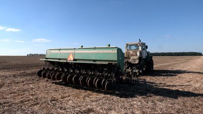 На Вінниччині сіють озиму пшеницю за технологією прямої сівби: як це економить пальне На Вінниччині сіють озиму пшеницю за технологією прямої сівби: як це економить пальне