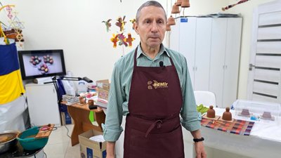 переселенець з Бахмута майстер народної творчості Дмитро Денисенко Краматорськ Донецька область 4 грудня 2024 рік переселенець з Бахмута майстер народної творчості Дмитро Денисенко Краматорськ Донецька область 4 грудня 2024 рік