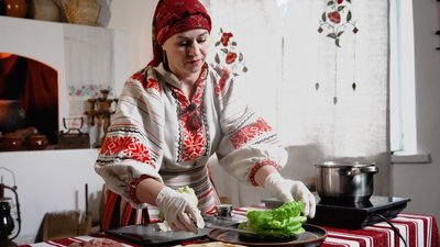"Кулінарний спадок": як на Рівненщині готують голубці з млинцями, які є нематеріальною культурною спадщиною України "Кулінарний спадок": як на Рівненщині готують голубці з млинцями, які є нематеріальною культурною спадщиною України