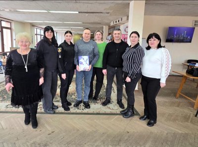 "Взаємодія без бар’єрів": практичний посібник про підтримку людей із втратою зору розробили на Рівненщині "Взаємодія без бар’єрів": практичний посібник про підтримку людей із втратою зору розробили на Рівненщині