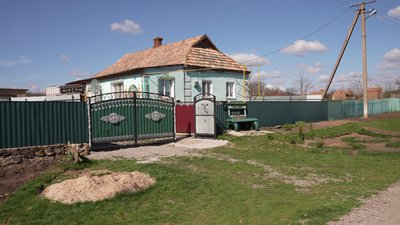 Життя з уламків: як переселенець з Донеччини створює на Кіровоградщині "дім-писанку" Життя з уламків: як переселенець з Донеччини створює на Кіровоградщині "дім-писанку"