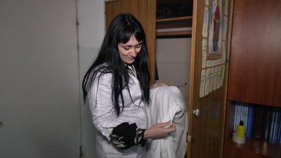Палати без вікон та з дірявими стінами: як живе прикордонна Семенівська лікарня, яку регулярно обстрілюють росіяни Палати без вікон та з дірявими стінами: як живе прикордонна Семенівська лікарня, яку регулярно обстрілюють росіяни