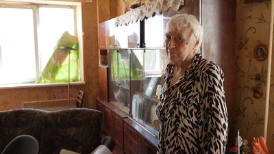 У Кропивницькому біля пошкодженого дроном будинку працює штаб допомоги У Кропивницькому біля пошкодженого дроном будинку працює штаб допомоги