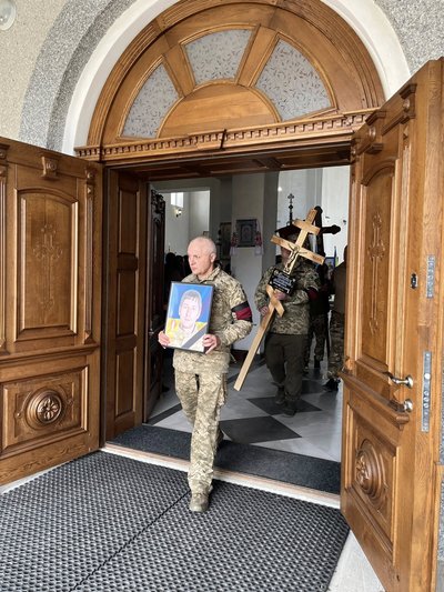 На Закарпатті попрощалися із загиблим захисником Олександром Поповичем На Закарпатті попрощалися із загиблим захисником Олександром Поповичем