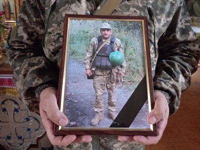У Хмельницькому віддали останню шану двом загиблим воїнам У Хмельницькому віддали останню шану двом загиблим воїнам