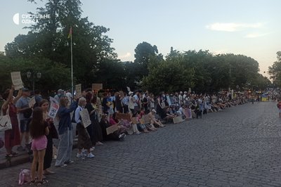 В Одесі четвертий день поспіль мітингували проти відставки ексміністра оборони Михайла Федорова В Одесі четвертий день поспіль мітингували проти відставки ексміністра оборони Михайла Федорова