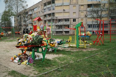 Ракетний удар по Кривому Рогу 4 квітня: що нині відбувається на місці атаки. Фоторепортаж