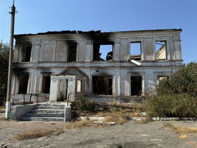 “УАЗ взяв на себе удар і врятував будинок”: життя під обстрілами у Великій Писарівці