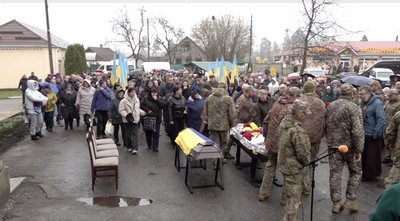"Вирізнявся світлою душею": на Черкащині попрощались з військовослужбовцем "Вирізнявся світлою душею": на Черкащині попрощались з військовослужбовцем