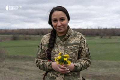Військовослужбовиця спеціалізованого підрозділу "Шквал" Ельвіра з позивним "Ням-Ням". Запоріжжя, березень 2026 року Військовослужбовиця спеціалізованого підрозділу "Шквал" Ельвіра з позивним "Ням-Ням". Запоріжжя, березень 2026 року