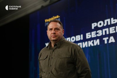 Екскерівник Офісу президента України Андрій Єрмак на форумі "Україна. Рік 2024" у Києві, 25 лютого 2024 року Екскерівник Офісу президента України Андрій Єрмак на форумі "Україна. Рік 2024" у Києві, 25 лютого 2024 року