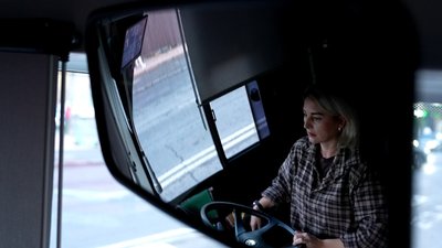 В Ужгороді на маршруті працює перша жінка-водійка міського автобуса В Ужгороді на маршруті працює перша жінка-водійка міського автобуса
