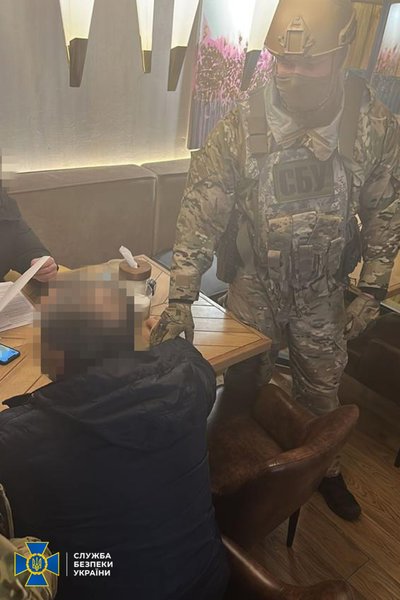 Вимагали гроші з зернотрейдерів: СБУ затримала працівників Держпродспоживслужби в Одеській області Вимагали гроші з зернотрейдерів: СБУ затримала працівників Держпродспоживслужби в Одеській області