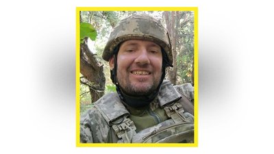 На Чернігівщині поховали захисників Василя Макаревича та Дениса Герасименка, які загинули на фронті На Чернігівщині поховали захисників Василя Макаревича та Дениса Герасименка, які загинули на фронті
