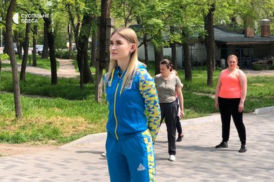 "Ми були, так скажемо, у самому пеклі": тренерка з Маріуполя проводить спортивні заняття в Одесі "Ми були, так скажемо, у самому пеклі": тренерка з Маріуполя проводить спортивні заняття в Одесі