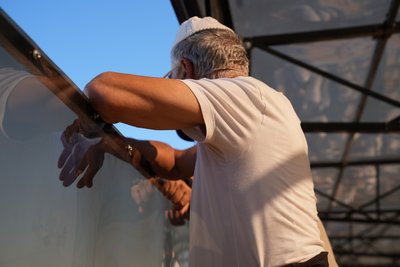 На дахах будинків та авто: тисячі хасидів в Умані одночасно помолилися за Україну На дахах будинків та авто: тисячі хасидів в Умані одночасно помолилися за Україну