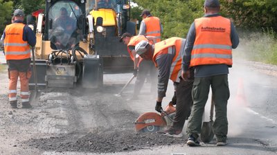 "Дороги тут немає": на Звенигородщині розпочали ремонт регіональної дороги "Дороги тут немає": на Звенигородщині розпочали ремонт регіональної дороги