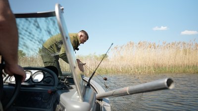 Коропи та лящі у сітках: чи дотримуються черкаські рибалки правил вилову Коропи та лящі у сітках: чи дотримуються черкаські рибалки правил вилову