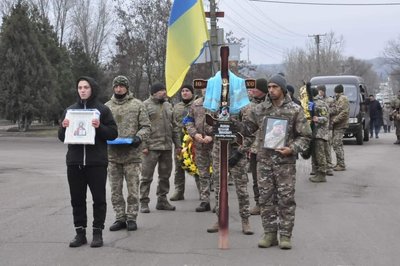 В Арцизі провели в останню путь морпіха та захисника Донецького аеропорту В Арцизі провели в останню путь морпіха та захисника Донецького аеропорту