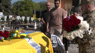 Із військовим Олександром Юрьєвим, якого вважали зниклим безвісти, попрощались у Рівному Із військовим Олександром Юрьєвим, якого вважали зниклим безвісти, попрощались у Рівному