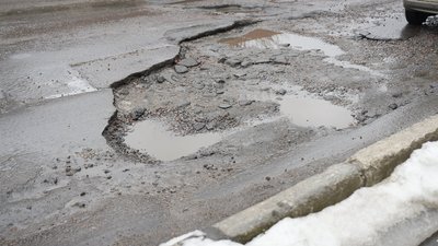 “Зійшов сніг– і зійшов асфальт”: коли у Сумській громаді ремонтуватимуть дороги “Зійшов сніг– і зійшов асфальт”: коли у Сумській громаді ремонтуватимуть дороги