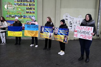 "Не дайте їм померти": у центрі Одеса відбулась акція на підтримку військовополонених "Не дайте їм померти": у центрі Одеса відбулась акція на підтримку військовополонених