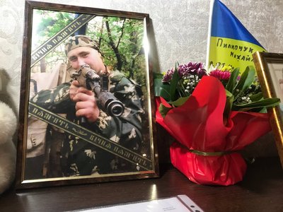 "Він все життя віддав армії, віддав війні" — мама полеглого воїна Дмитра Пилипчука "Він все життя віддав армії, віддав війні" — мама полеглого воїна Дмитра Пилипчука