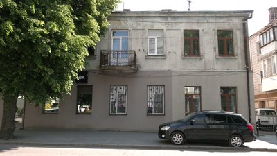 У центрі Рівного руйнується балкон. Хто його має ремонтувати У центрі Рівного руйнується балкон. Хто його має ремонтувати