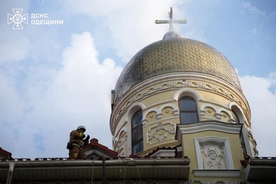 В Одесі через влучання блискавки загорівся чоловічий монастир В Одесі через влучання блискавки загорівся чоловічий монастир