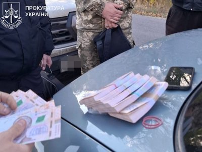 Майор ЗСУ вимагав 7 тисяч доларів США за переведення в іншу частину: правоохороці Донеччини оголосили підозру