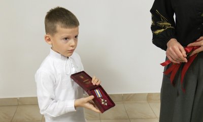 нагороди, тернопіль, вручення нагород, нагороди загиблим, дитина нагороди, тернопіль, вручення нагород, нагороди загиблим, дитина