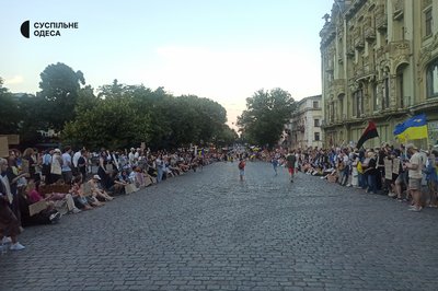 В Одесі четвертий день поспіль мітингували проти відставки ексміністра оборони Михайла Федорова В Одесі четвертий день поспіль мітингували проти відставки ексміністра оборони Михайла Федорова
