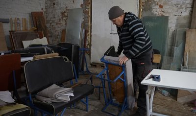 Лавандова резиденція Святого Миколая: у коледжі на Черкащині студенти з викладачами реставрують автобус Лавандова резиденція Святого Миколая: у коледжі на Черкащині студенти з викладачами реставрують автобус