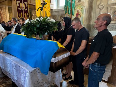 На Закарпатті попрощалися із загиблим захисником Юрієм Мочарієм На Закарпатті попрощалися із загиблим захисником Юрієм Мочарієм